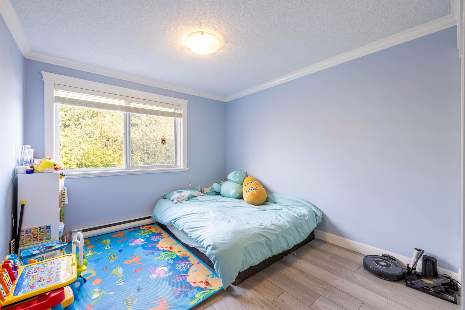 Listing Image 5