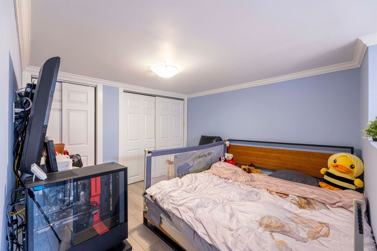 Listing Image 8