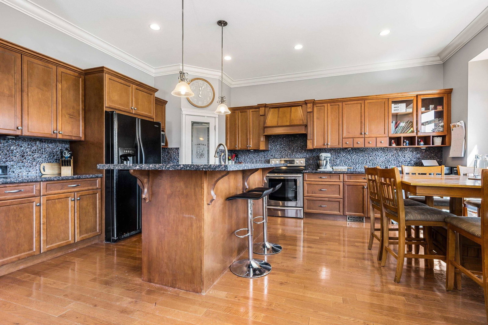 Listing Image 11