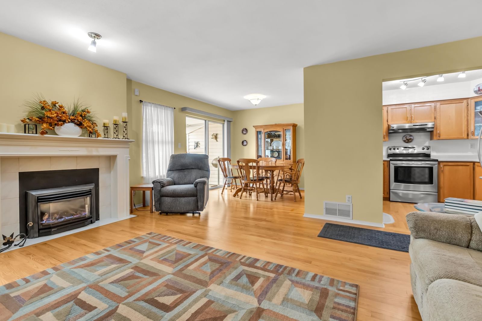Listing Image 12