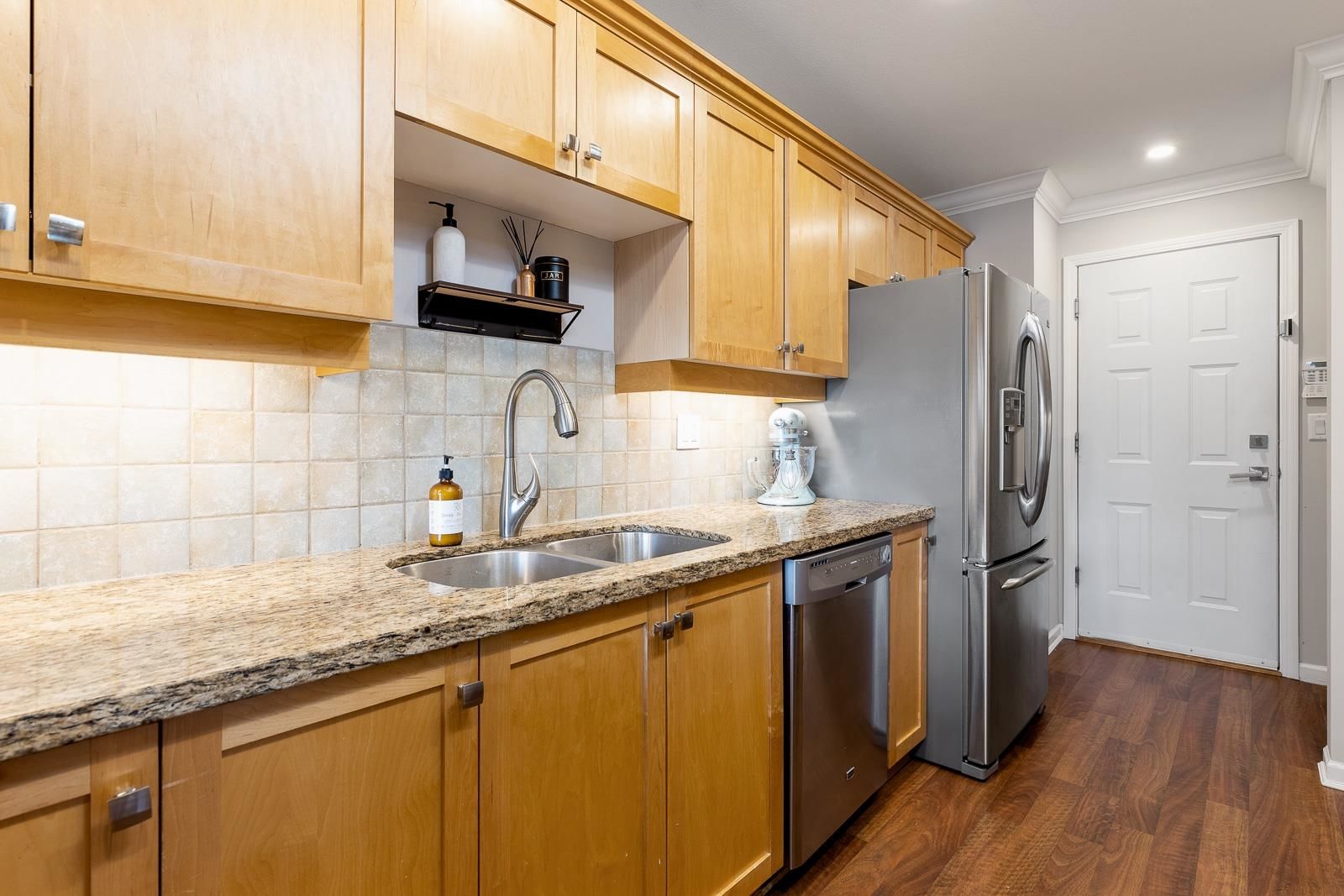 Listing Image 19