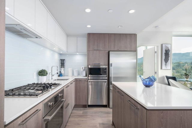 2202 - 680 Seylynn Crescent