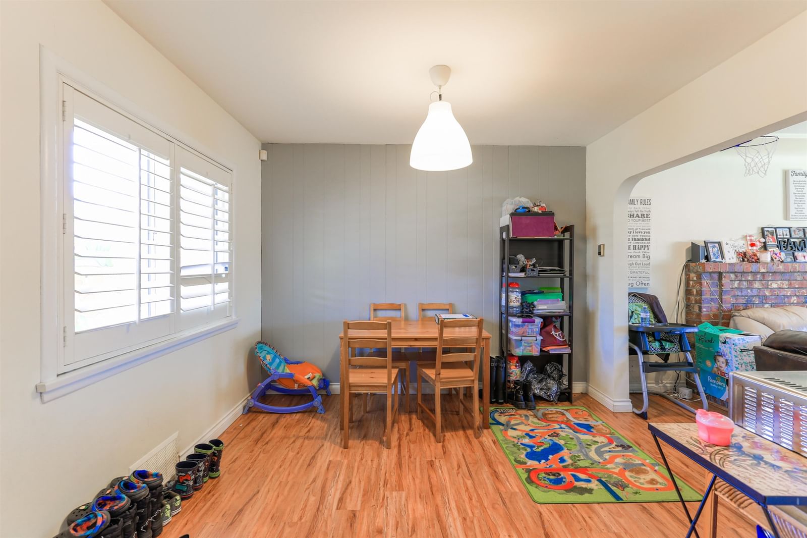 Listing Image 4