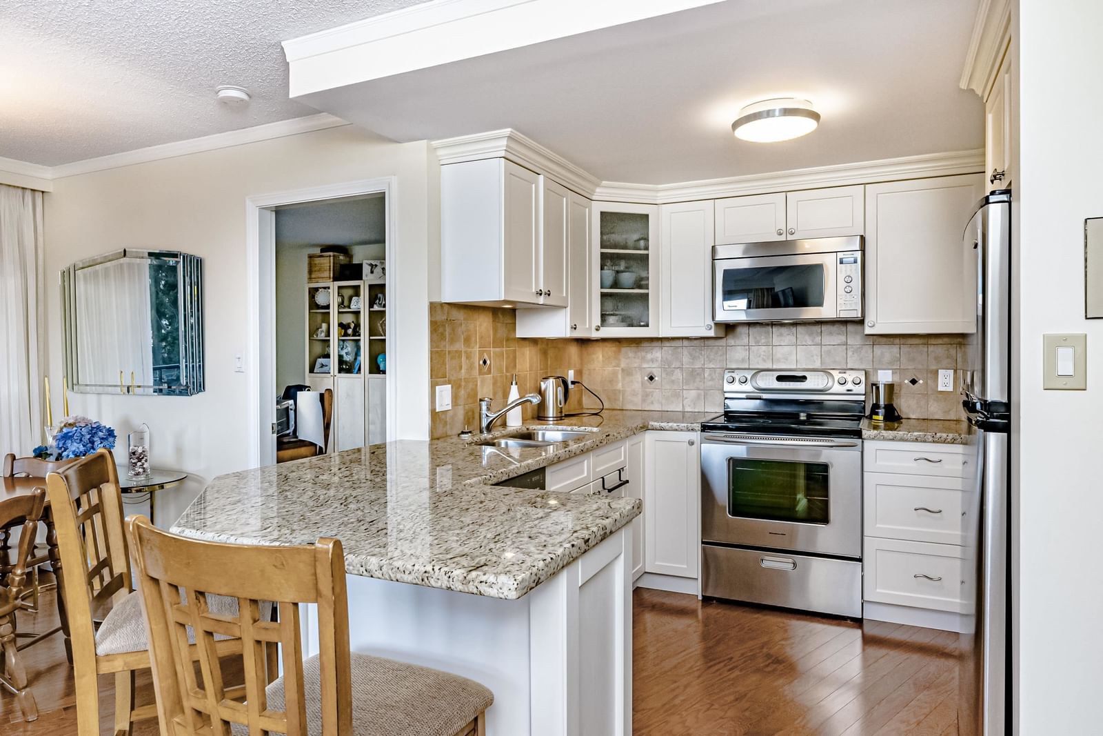 Listing Image 10