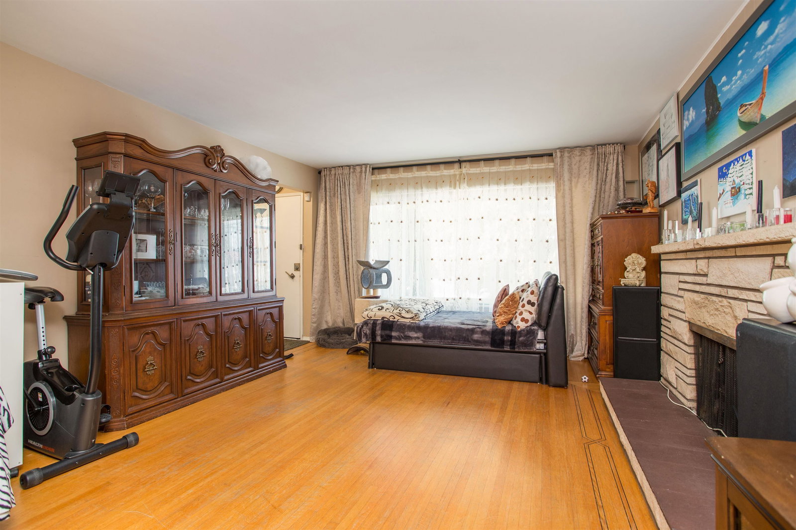 Listing Image 5