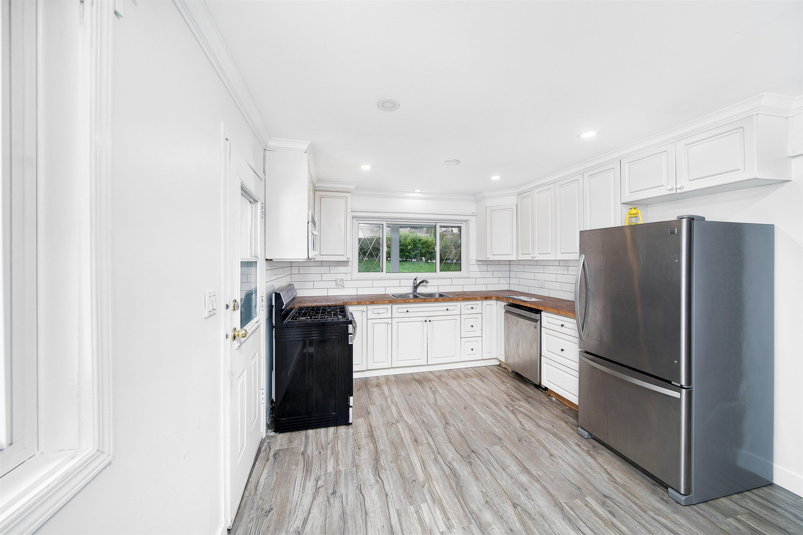 Listing Image 12
