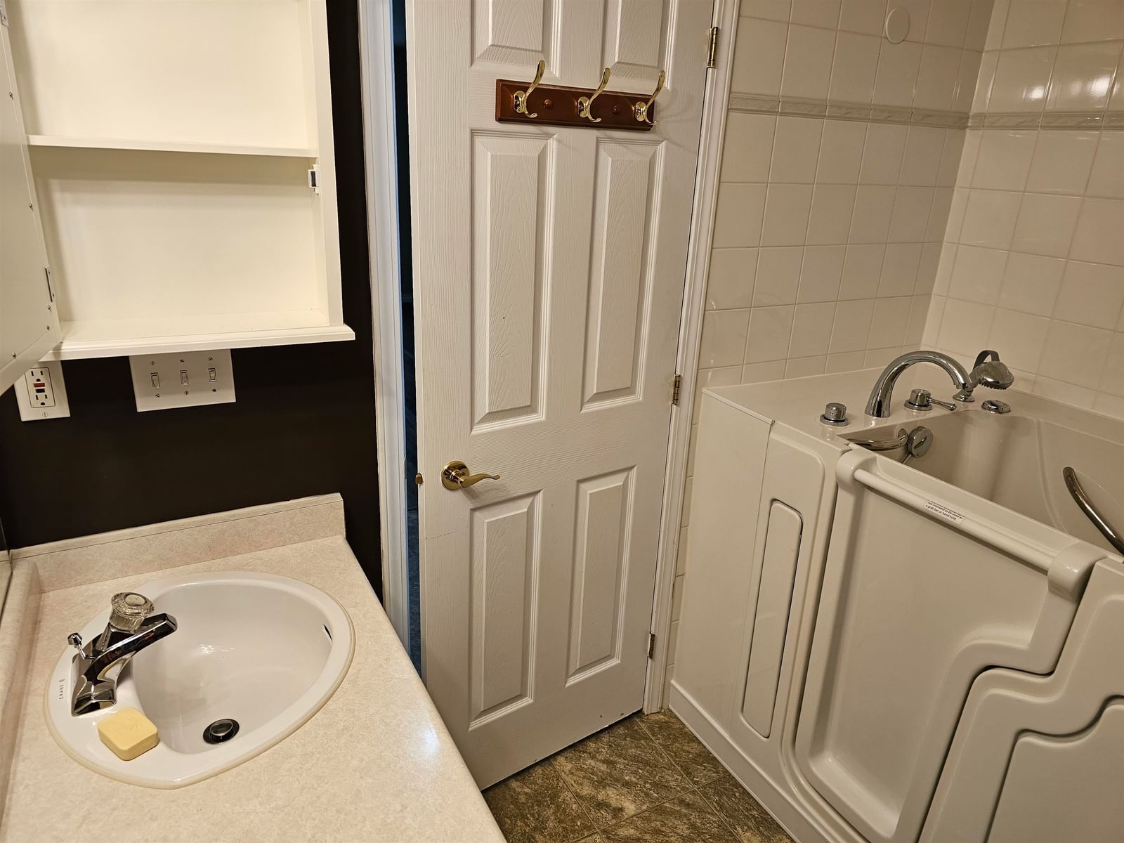 Listing Image 18