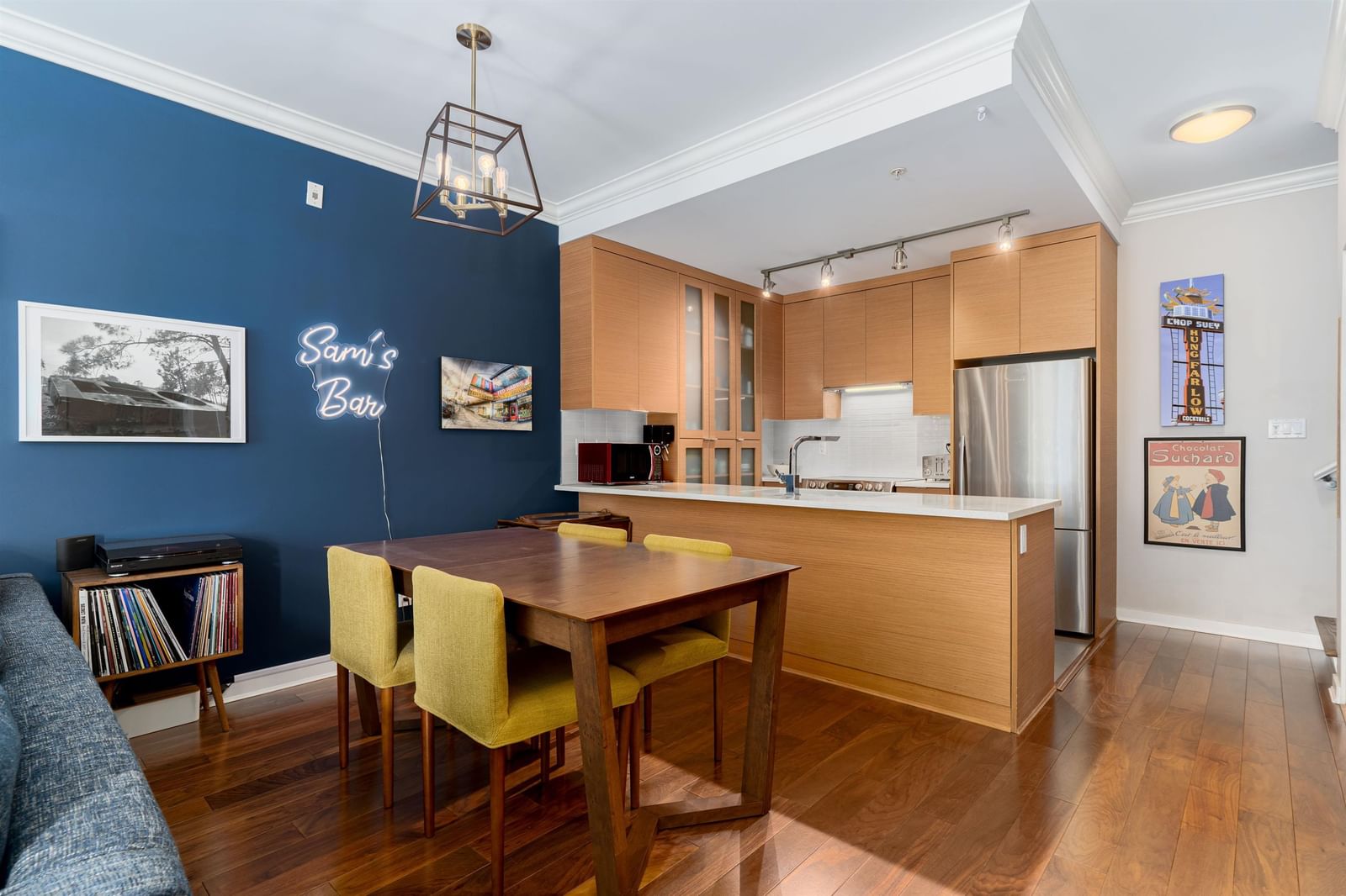 Listing Image 12