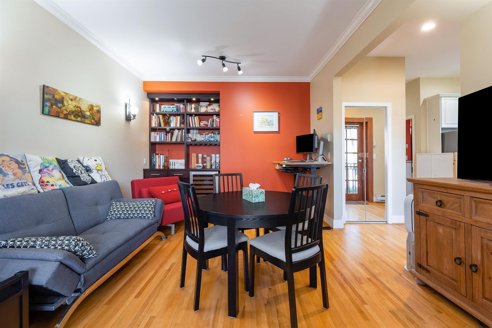Listing Image 5