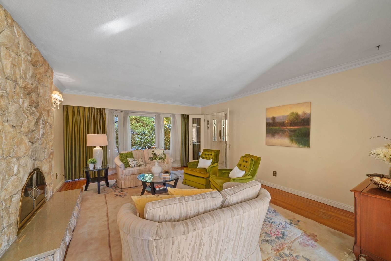 Listing Image 5