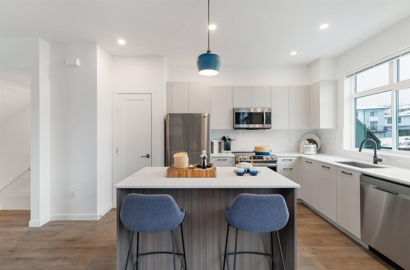 112 - 15255 Sitka Drive, Surrey, V3S 0B1 | Image 3