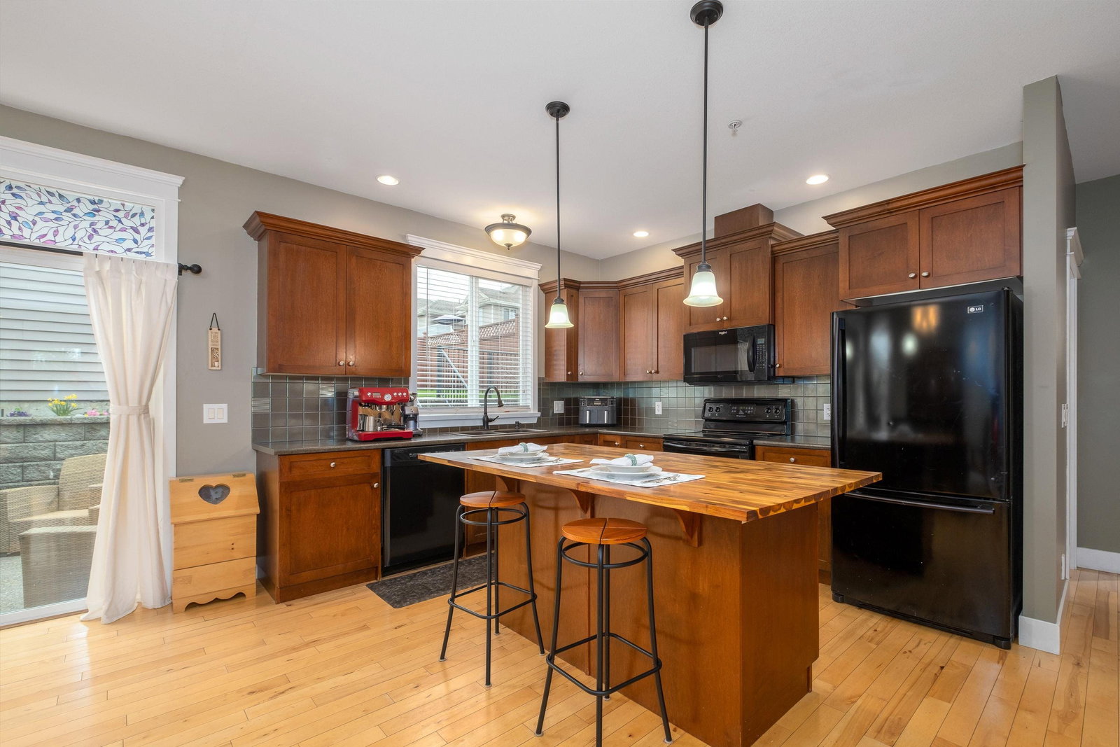 Listing Image 12
