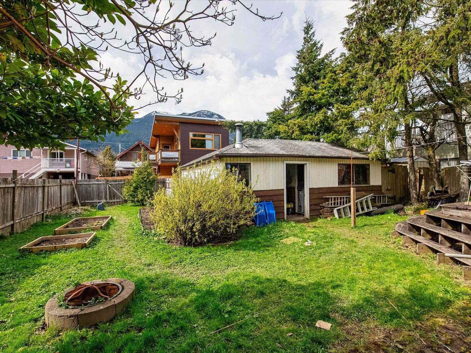 Listing Image 11
