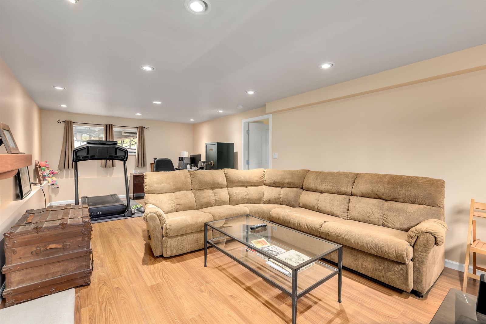 Listing Image 19