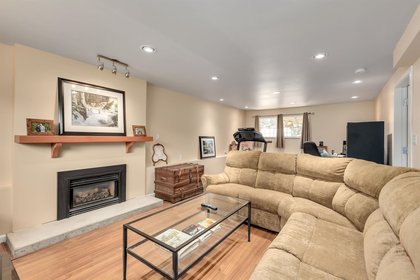 Listing Image 20