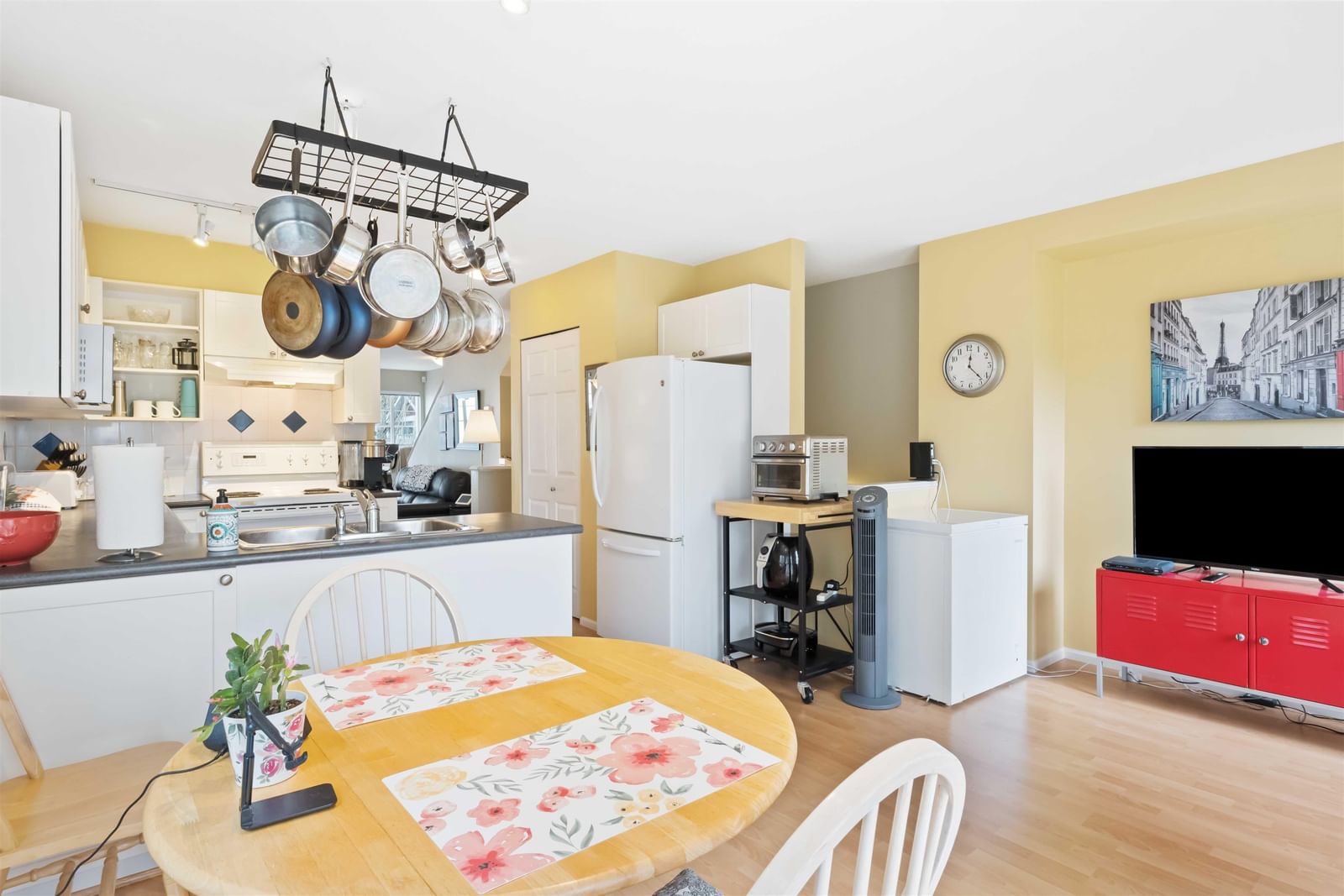 Listing Image 19