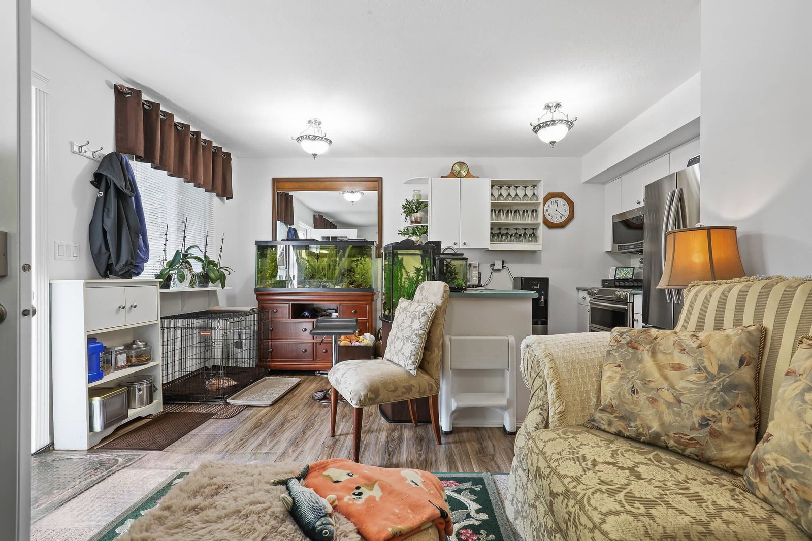 Listing Image 12