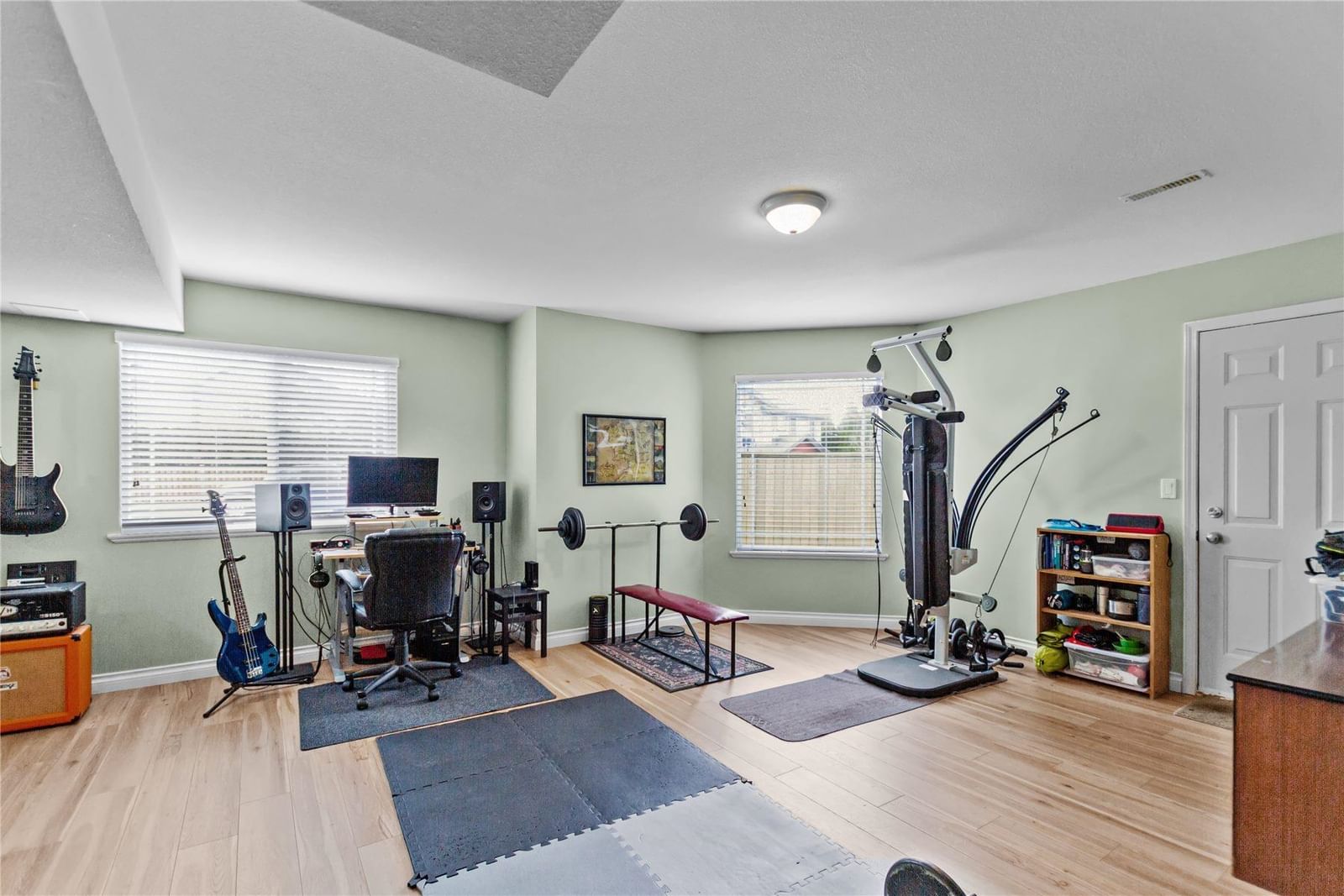 Listing Image 16