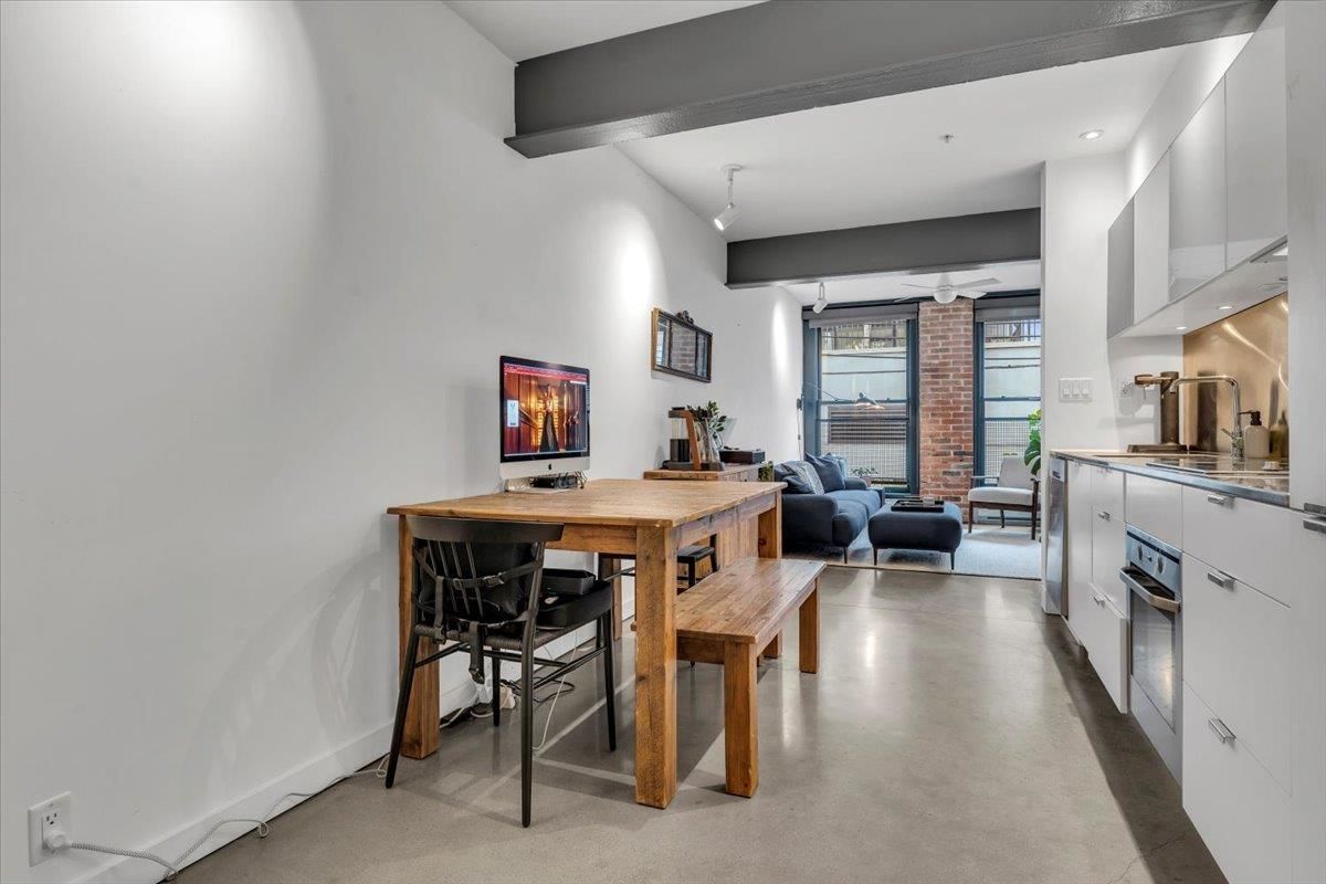 Listing Image 10
