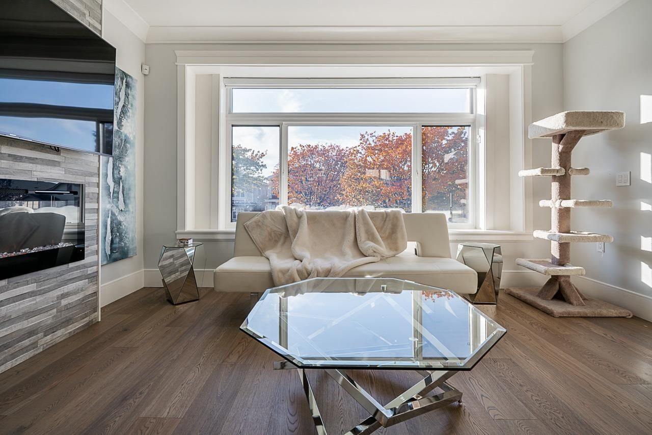 Listing Image 10