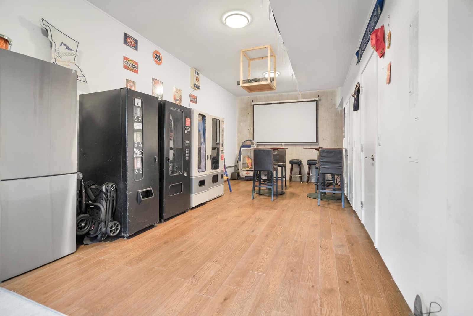 Listing Image 12