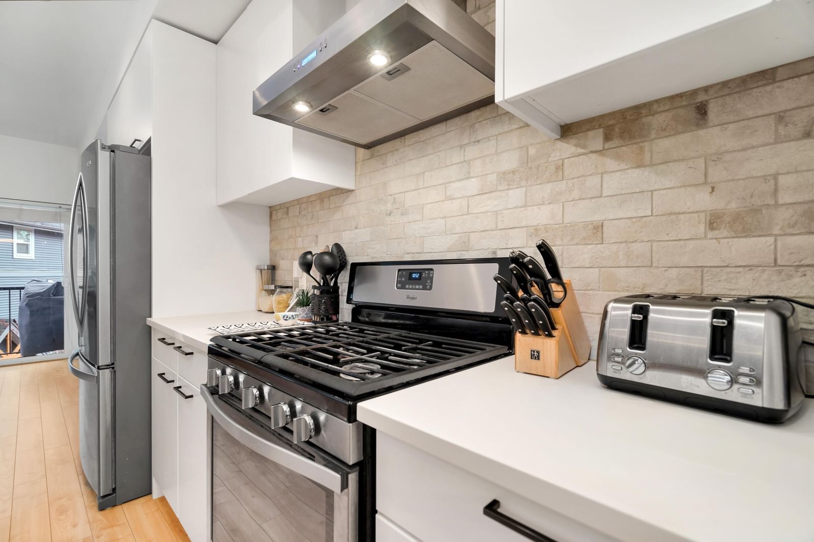 Listing Image 5
