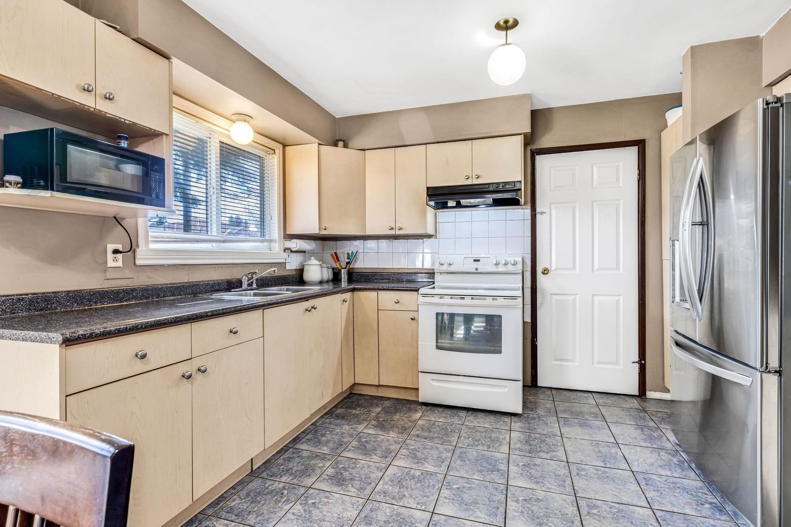 Listing Image 9