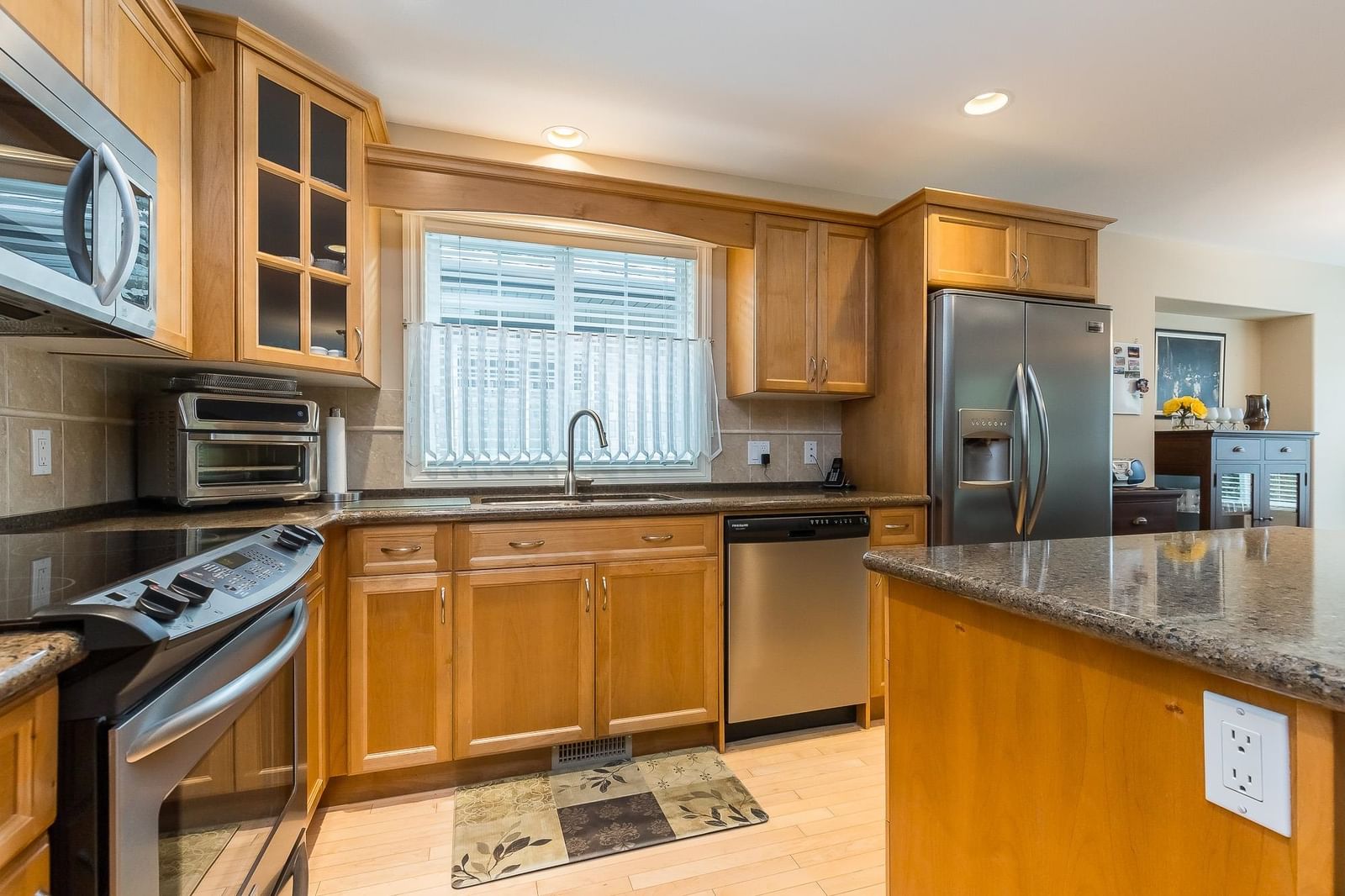 Listing Image 11