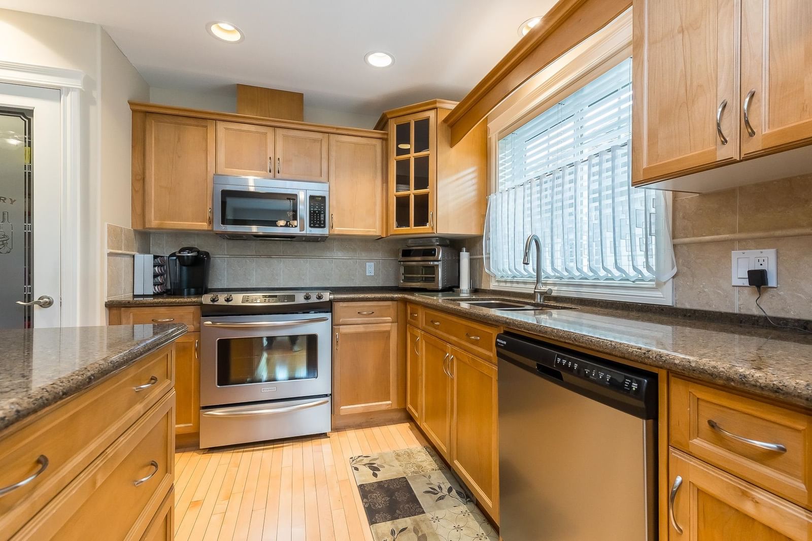 Listing Image 9