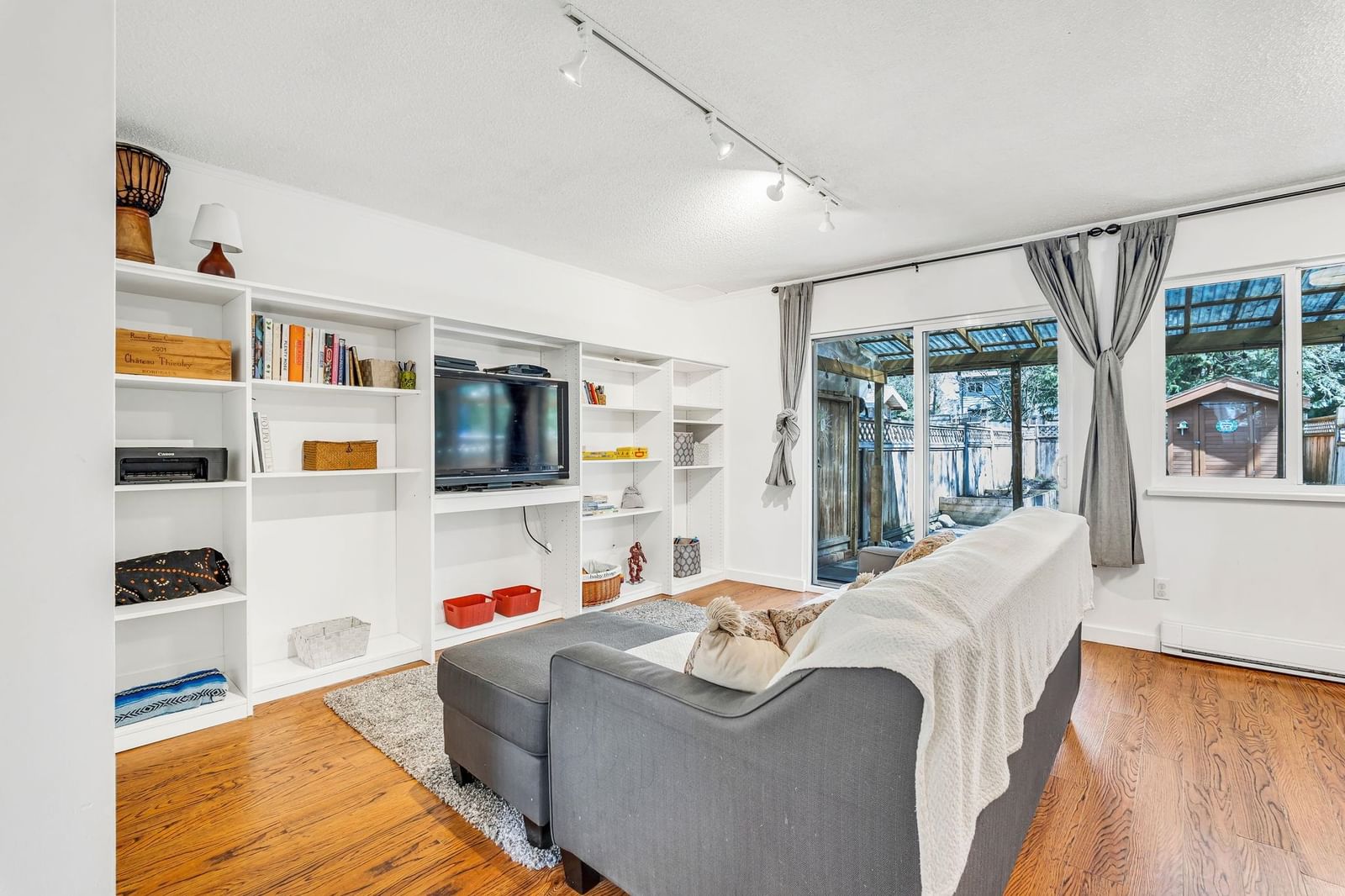 Listing Image 10