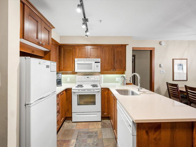 210 G4 - 4653 Blackcomb Way
