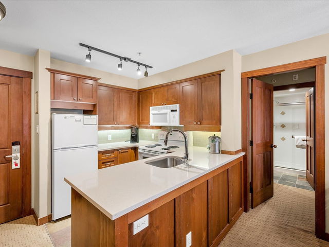 210 G4 - 4653 Blackcomb Way