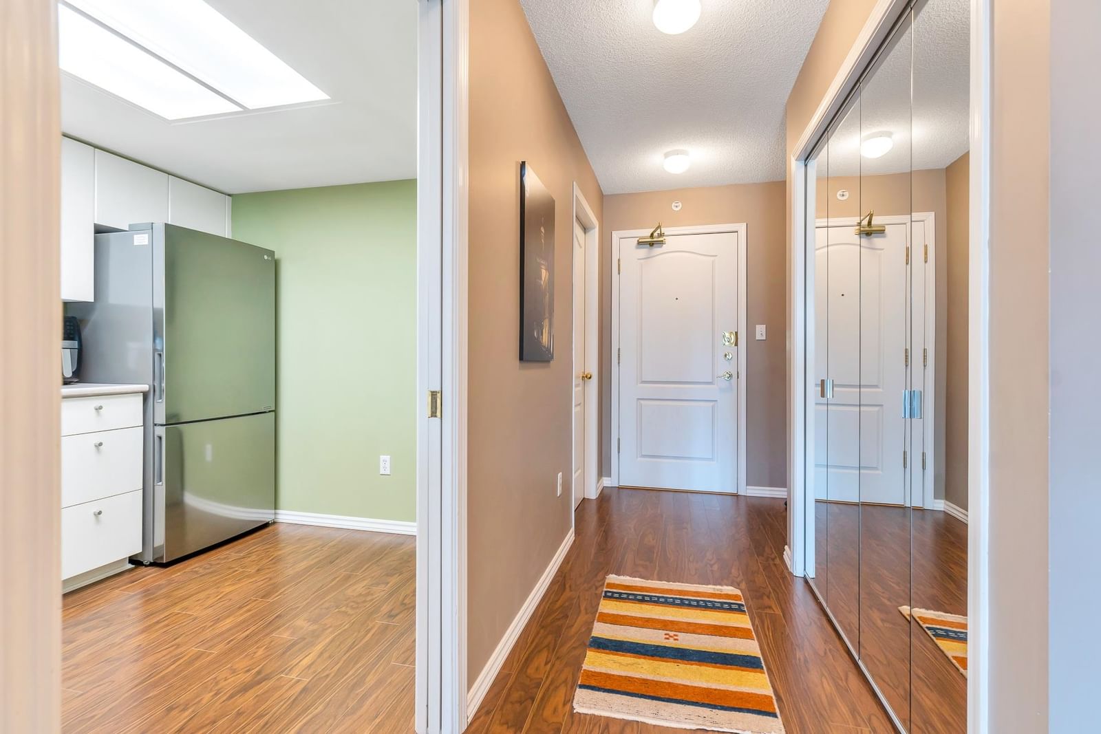 Listing Image 11