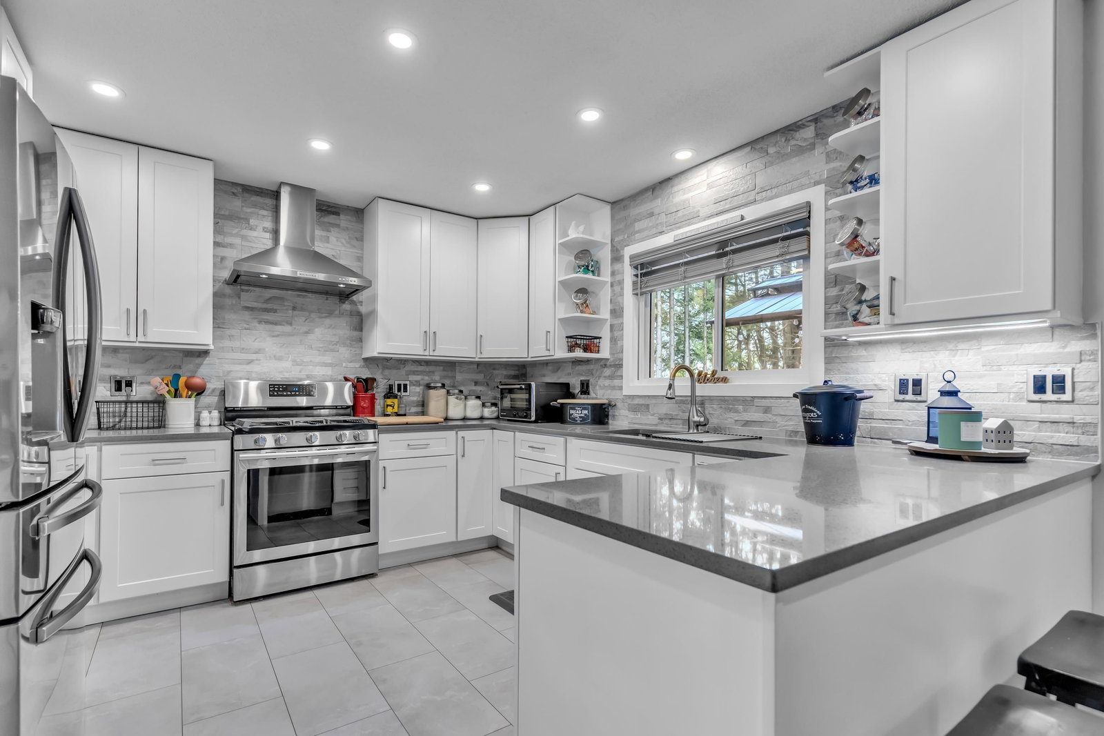 Listing Image 9