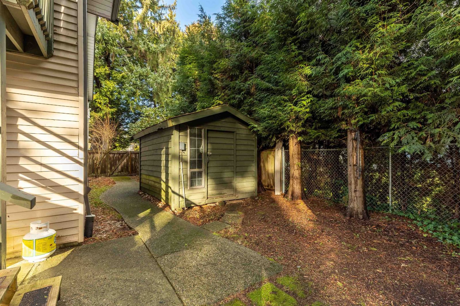 Listing Image 11