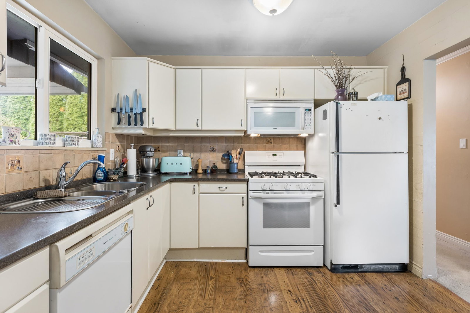 Listing Image 12