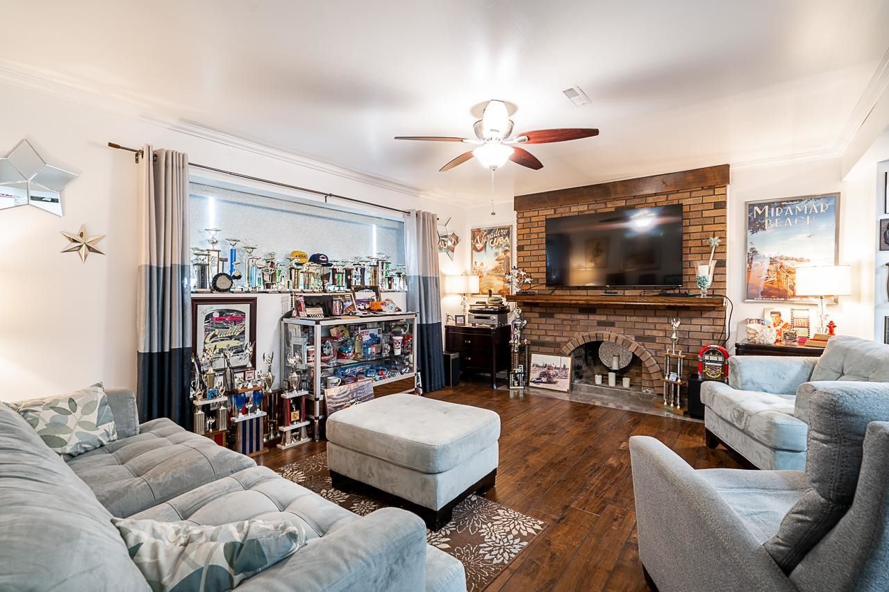 Listing Image 17