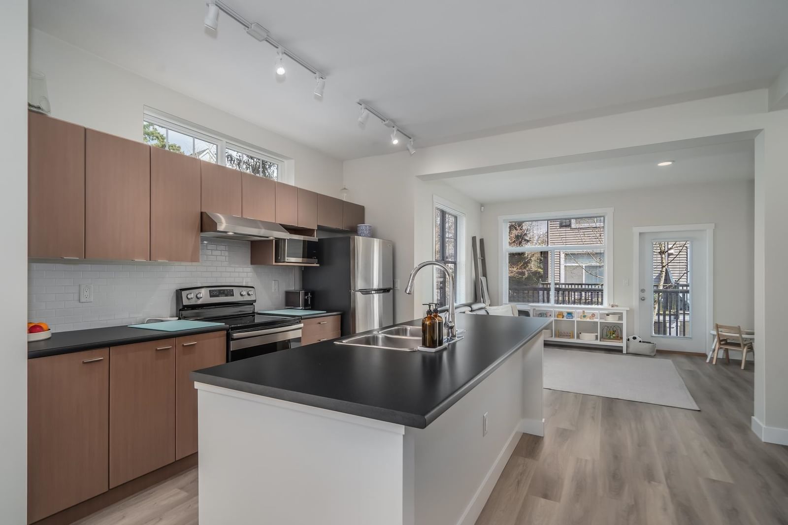 Listing Image 13