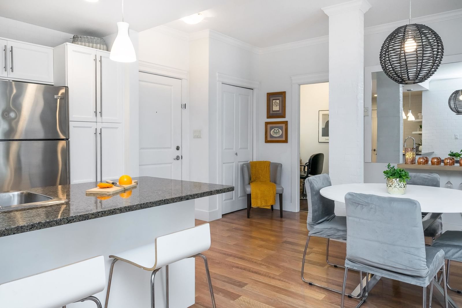 Listing Image 11