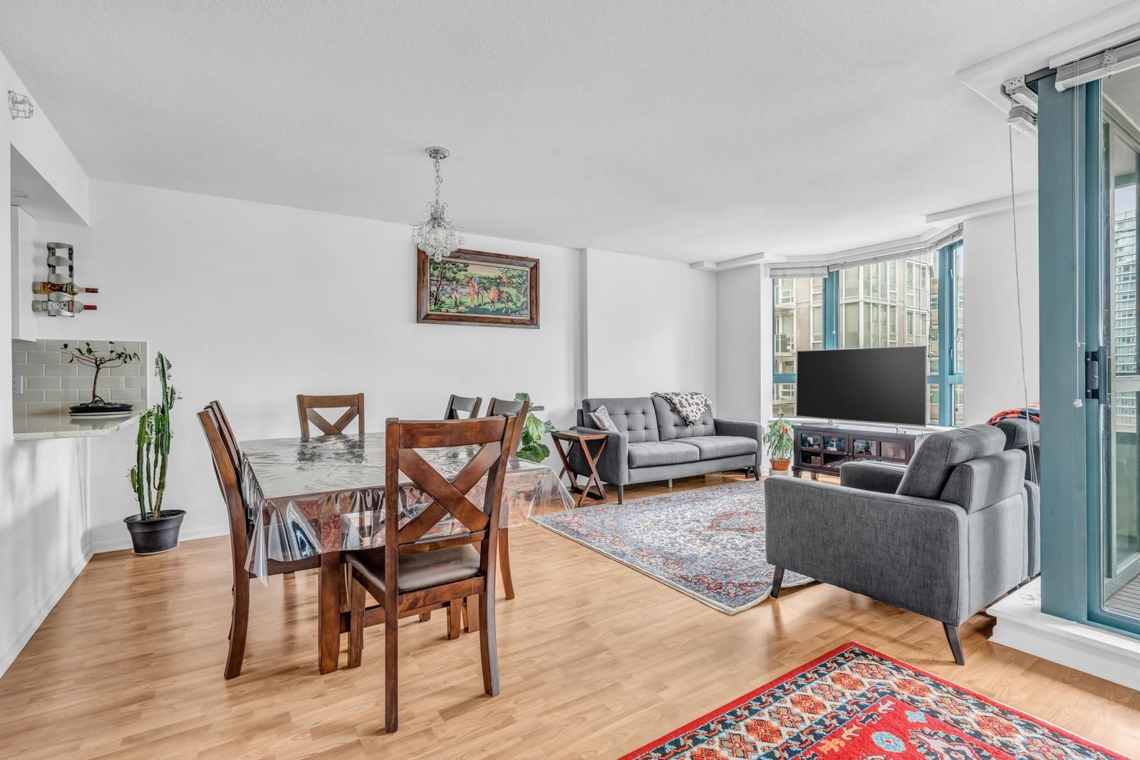 Listing Image 6