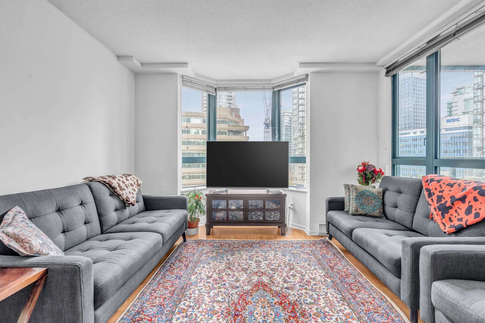 Listing Image 8