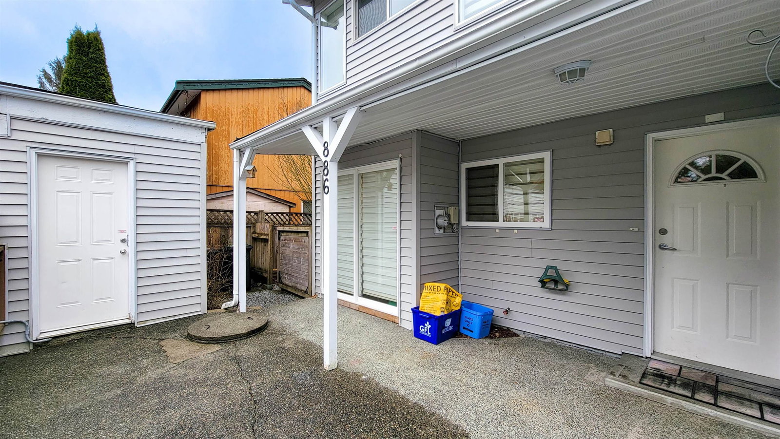 Listing Image 4