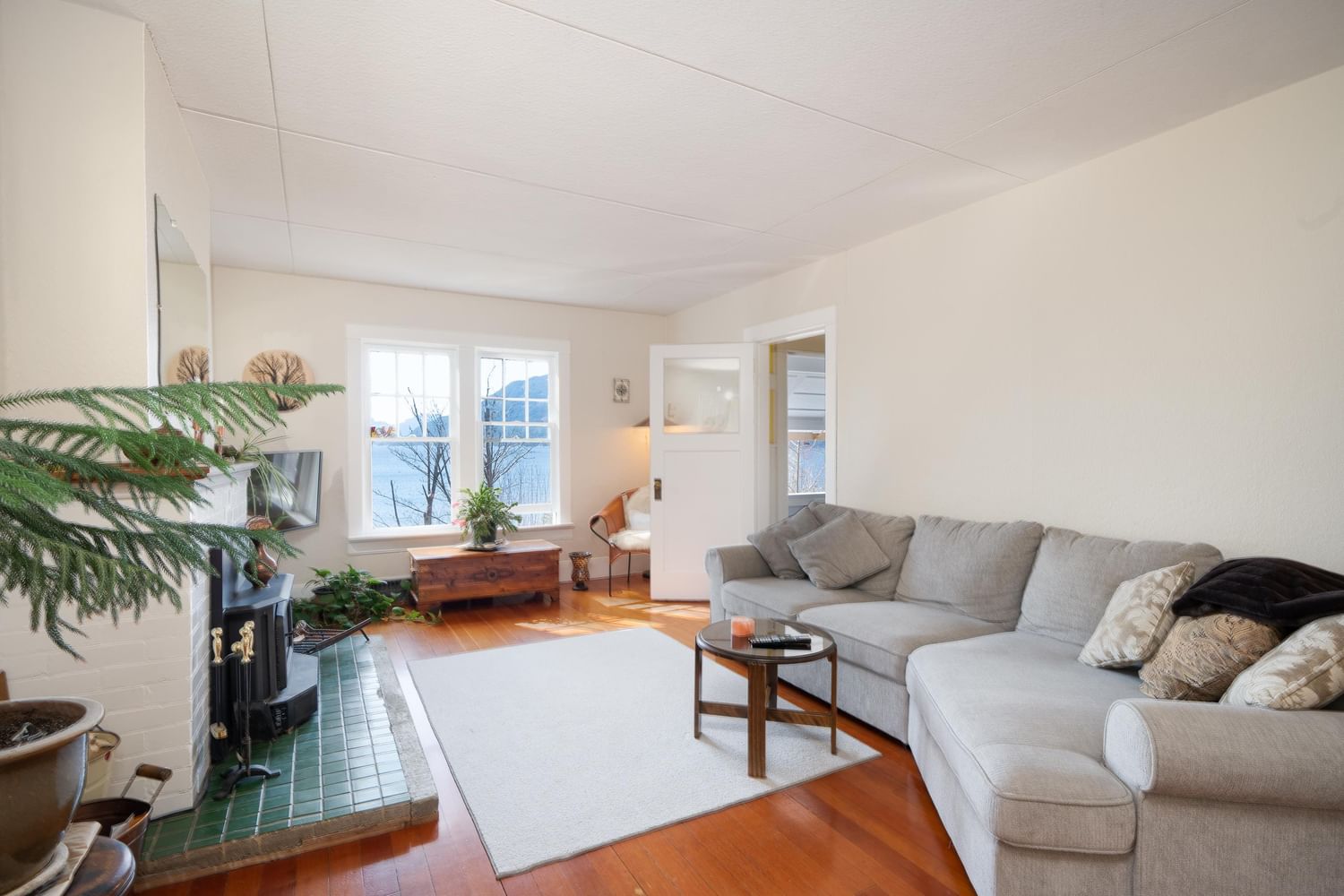Listing Image 4