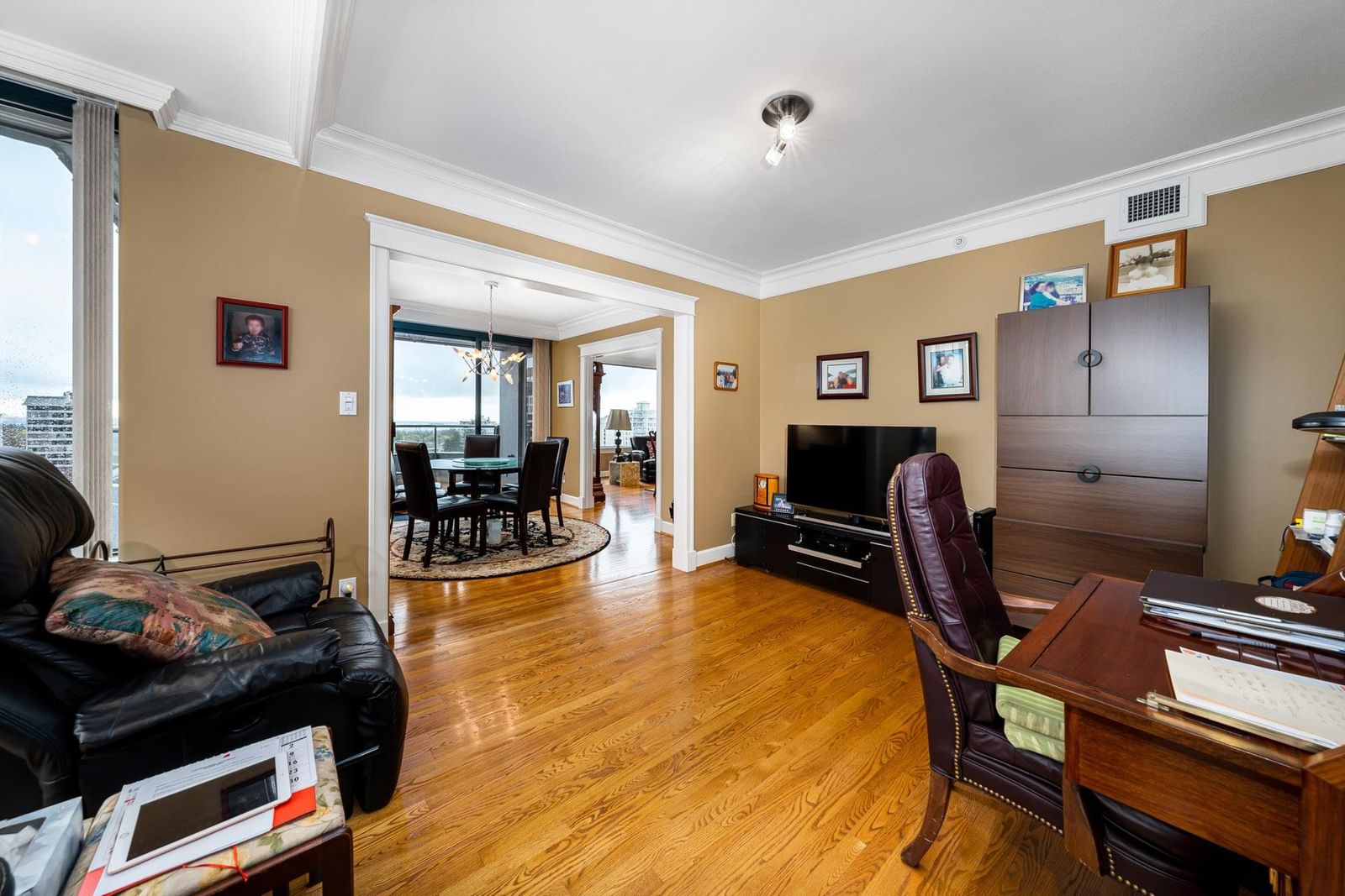 Listing Image 11