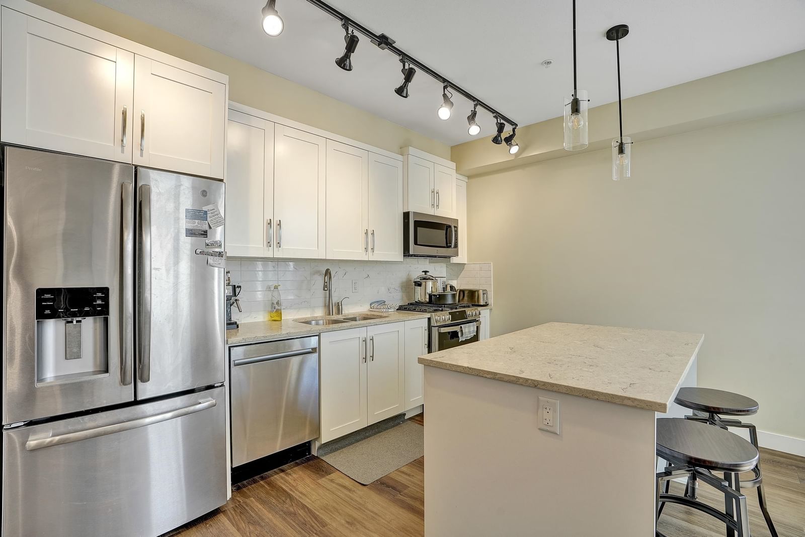 Listing Image 11