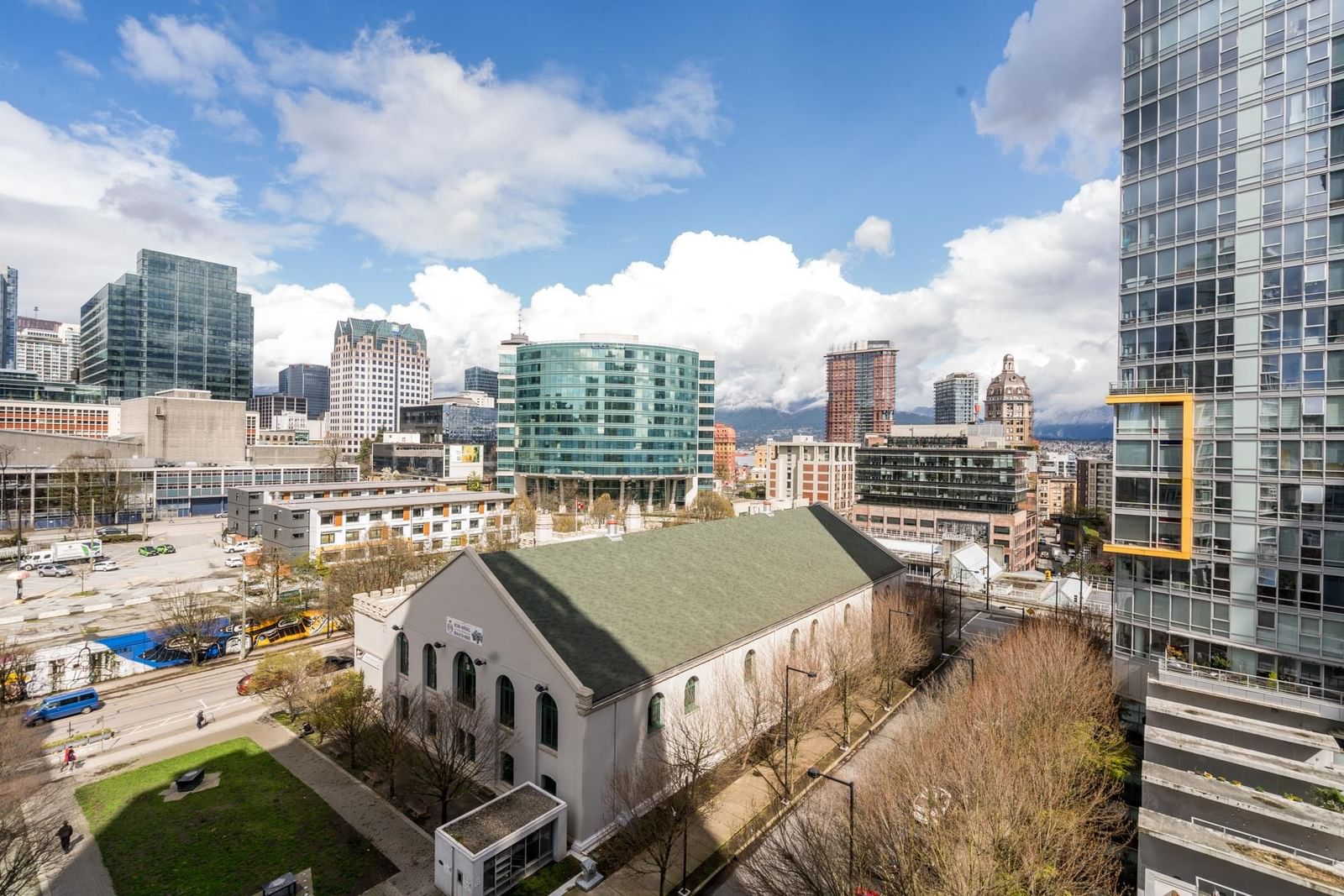 Listing Image 12