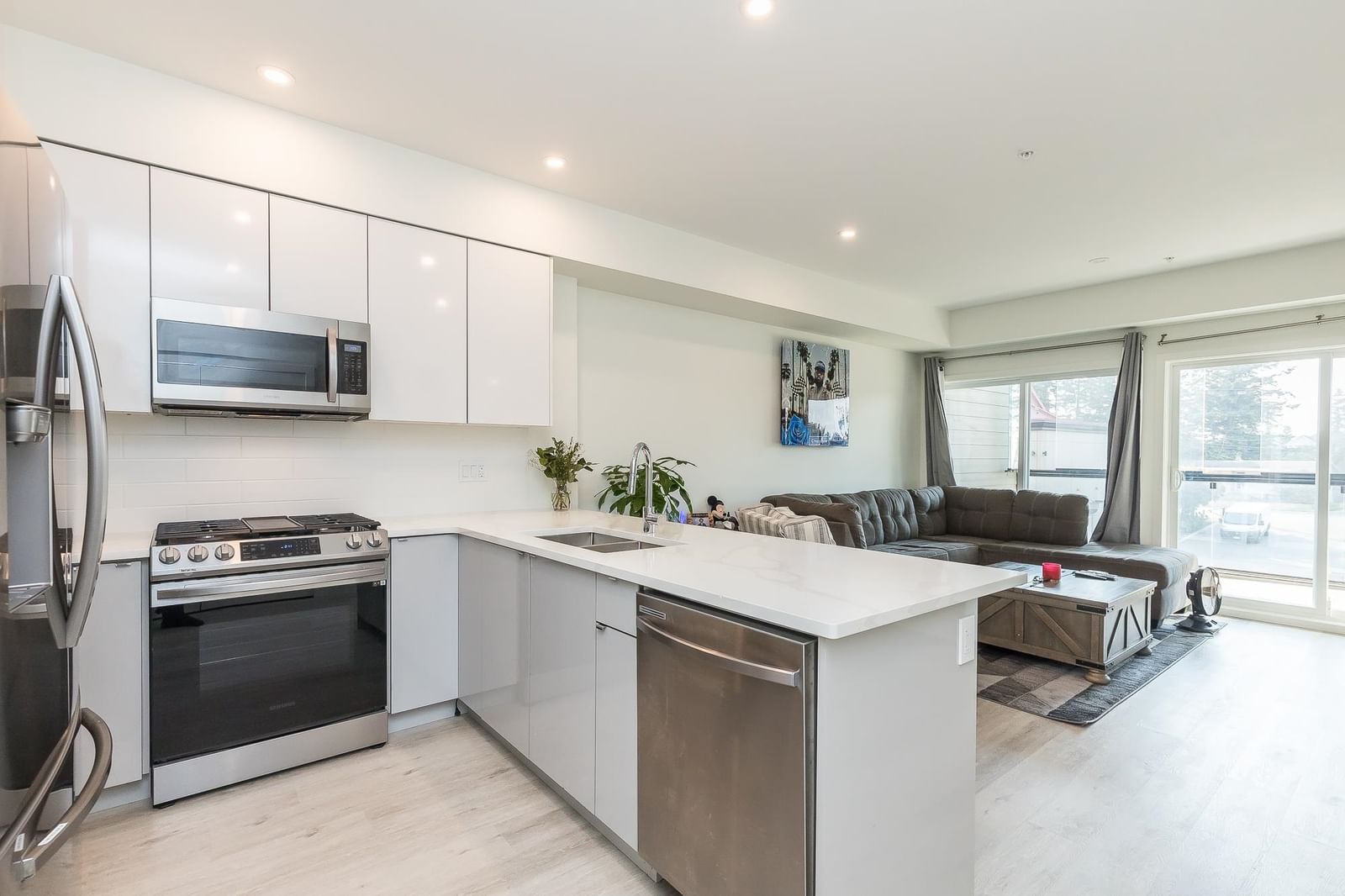 Listing Image 9