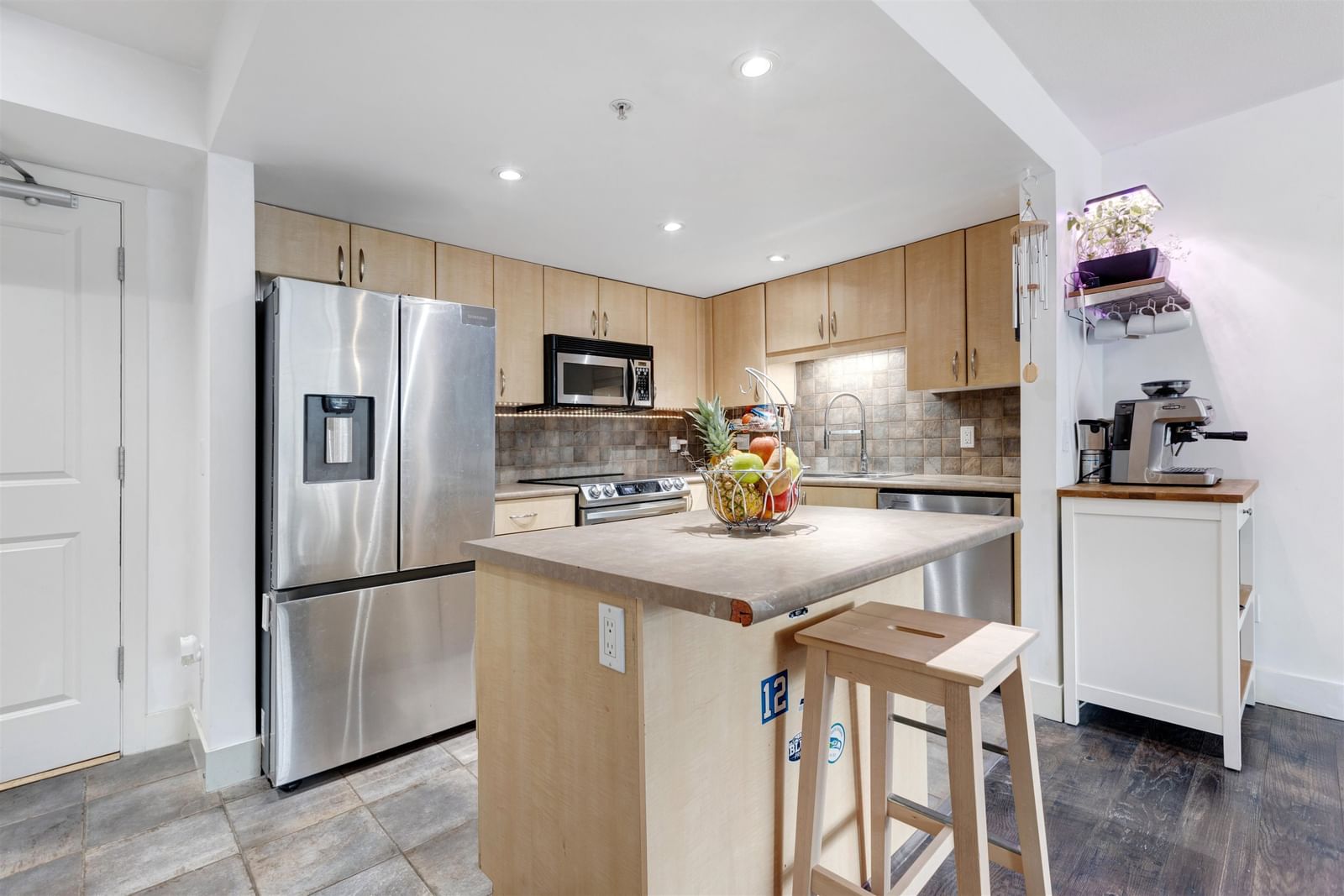 Listing Image 9