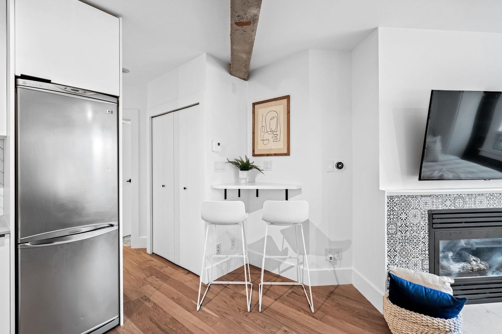 Listing Image 12