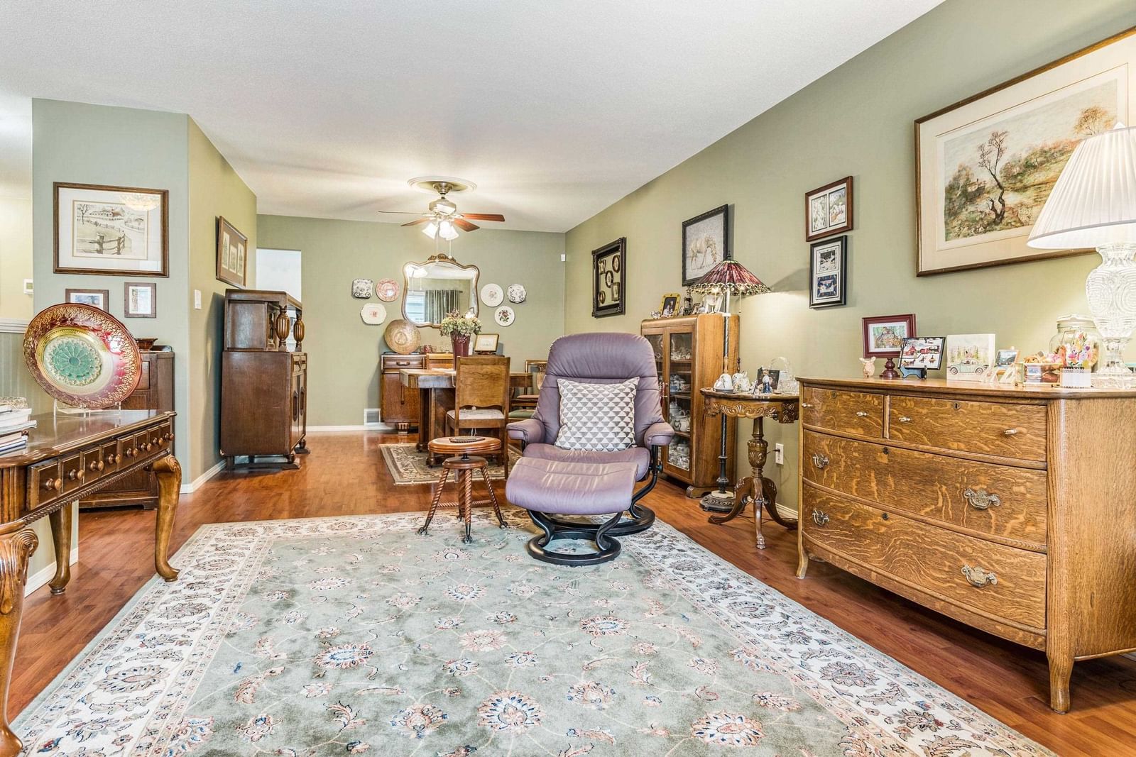 Listing Image 9